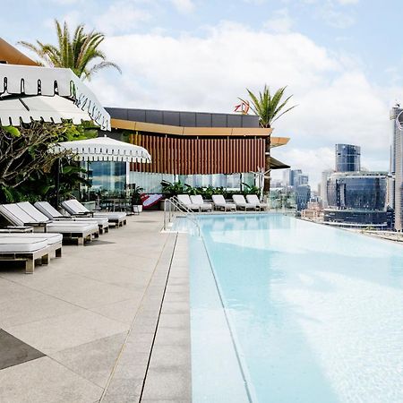 Emporium Hotel South Bank Brisbane Exterior foto The rooftop pool at The Standard, Bangkok